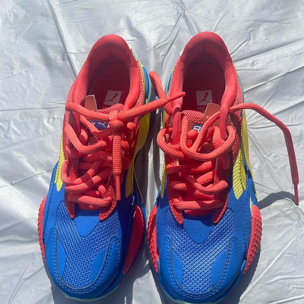 Puma RS x3 puzzle jr sneaker. In size 5 little boys.